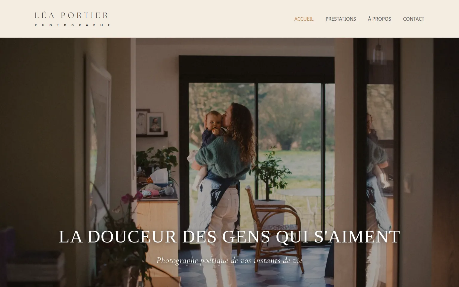 leaportier.com homepage with beige header, photo hero, and the title La douceur des gens qui s’aiment